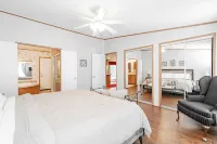 Secluded, private get away.  Short walk to the beach down a private trail. Hotels in Sherman-Denison