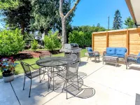 Short Walk to Downtown, AC, Coffee Bar, Patio Hotels in Enumclaw