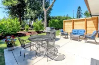 Short Walk to Downtown, AC, Coffee Bar, Patio