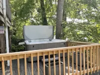 “Seclusion” - Swim-Boat Dock, Hot Tub, Fire Pit, Kayaks for rent on property