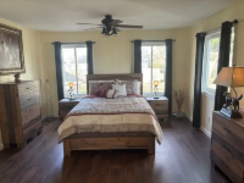 Rusty’s Getaway is a rustic/modern handicap accessible, family friendly space.