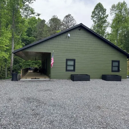 Nick's House on Beautful Cowee Creek Hotels in Cowee