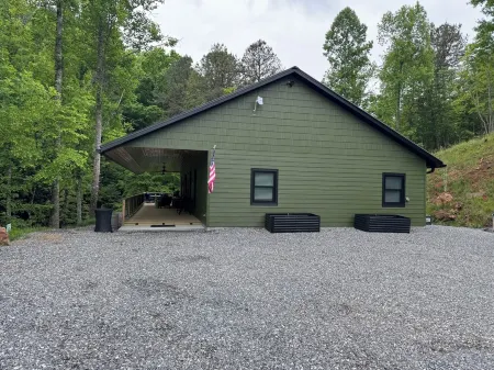 Nick's House on Beautful Cowee Creek Отели в г. Коуи