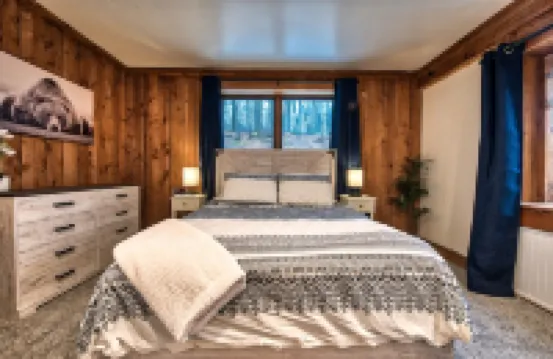 4 Bedroom Rustic and Secluded Cabin. Dogs Welcome!