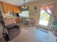 Cozy farmhouse studio, a chicken lovers dream! Hotels in Templeton