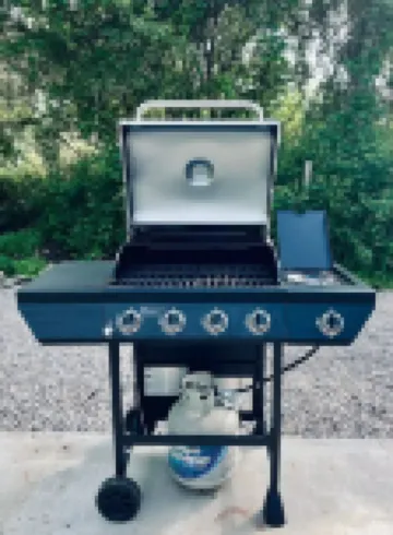 Contemporary cottage minutes from the heart of town!