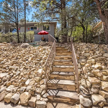 REMODELED 3Bd/2Bth TreeTop House -> Downtown Location w/ Views & 5-STAR REVIEWS!
