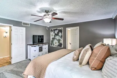 New AZ Oasis, Fire Pit, Yard, Grill, & Hot Tub! Hotels near Camelot Square
