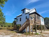 New modern home, 3 minute walk to the beach, on bike trail, full RV hookup