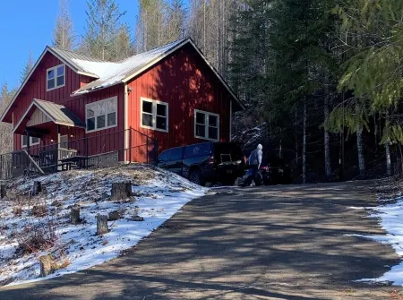 Spacious 3-Story Home, 4 bedrooms, Sleeps 12, Easy Trailer Parking