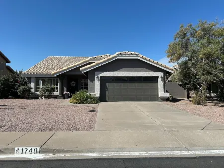 Arden Haus - Remodeled 3 bedroom house in Mesa w/pool and golf course views Отели рядом с достопримечательностью «Commemorative Air Force Museum»