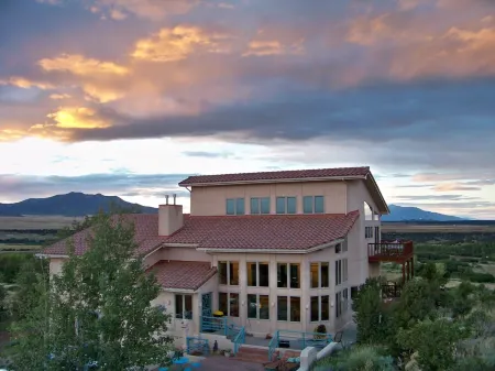 Luxury Villa with unobstructed Rocky Mountain & nature views in every direction