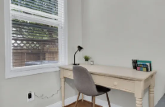 Charming Townhome,PRIME LOCATION,Historic,Mins to USC,TVs,Parking,Fireplace,W/D