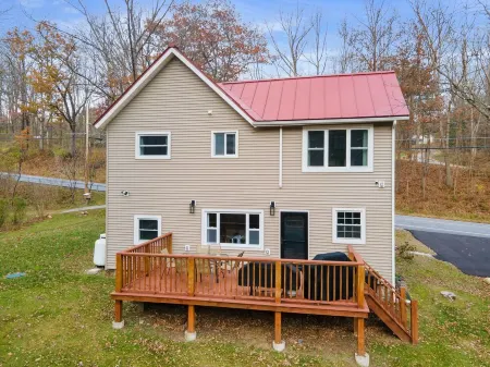 Graphite MTN Retreat - .75 mi to Hague Beach, access to Hague Brook, EV charger