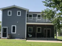 Newly Constructed Modern 1 Bedroom Apartment with Luxury Shower ~ Sleeps 3