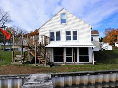 The Cape: Waterfront Home on Cayuga Lake 서프리지 공원 주변 호텔