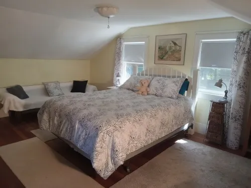 Beautiful waterfront cottage with the conveniences of home in central Maine.