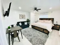 New! Cozy XL Studio; Pool; 5 mins from beach