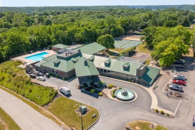 Forest Getaway & Golf at Lake