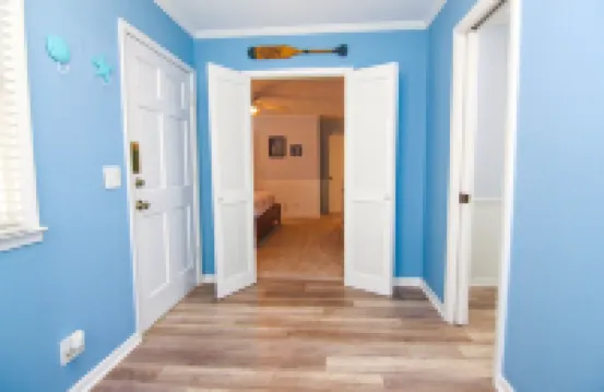 Bike to Beach, Pier & Hotspots! Fenced Yard, Geat Location!