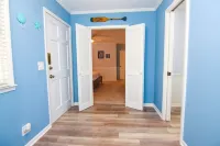 Bike to Beach, Pier & Hotspots! Fenced Yard, Geat Location!