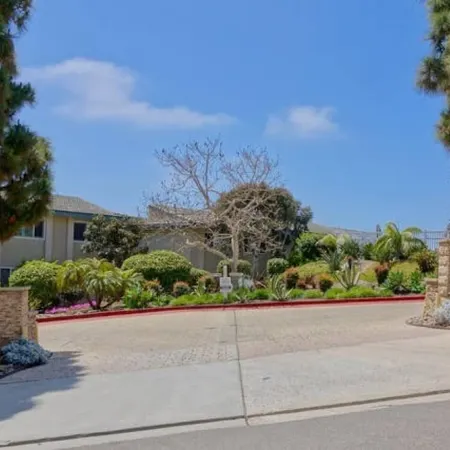 DEL MAR RETREAT & OCEAN VIEW! Walk to the beach!