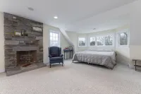 10 minute walk to beautiful Central Beach Quonochontaug