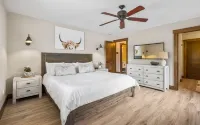 🌄Luxe House - NEW game room, hot tub, firepit, private retreat 🌄