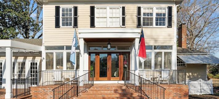 Historic Gem, Steps from UNC & on Franklin St Hotels in Orange County