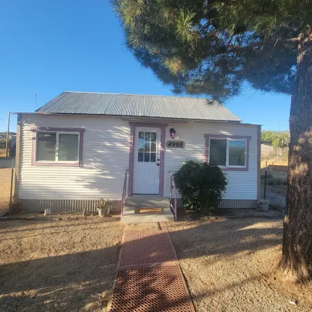 Cozy retreat in Arizona's oldest silver mining town. Pet friendly!