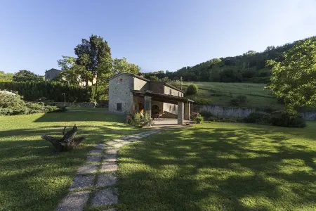 Le Macine, a wonderful ancient restored watermill with Pool Отели в г. Вольтерра