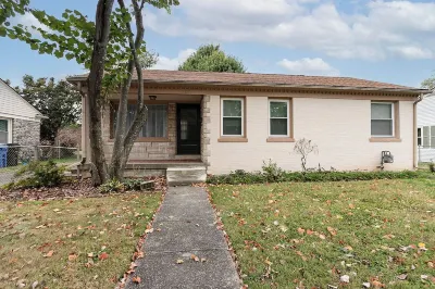 Great Locatoin- Mins to Rupp-Kroger Field-Downtown Lexington- Modern Retro 70's Hotels near Malibu Jack's Lexington