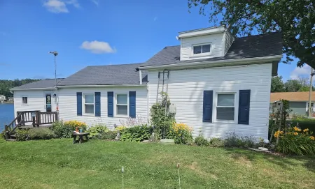 Vacation on the water- with access to Lake Ontario