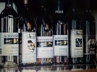 * Best Location on the Wine Trail! * Hiking Trail 1 min away * Wi-Fi *