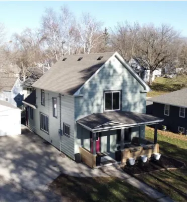 Fountain Blue-newly renovated modern home , lots of outdoor spaces to enjoy.