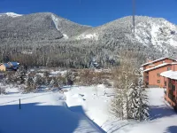 Sleeps 7- King Primary, Queen Loft, Full Size Bunk Beds + Twin, 2 Full Bathrooms