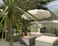 KIRA Beach House Large luxury 2 bedroom garden apartment