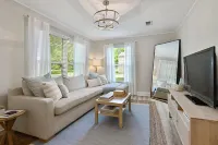 Enjoy our cozy cottage just minutes from A&M Campus Hotels in Bryan