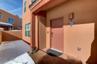 Luxury Townhome in Moab with POOL Hot Tub WI-FI KING BED Hotels in Moab South Valley