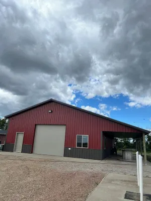 Farm Stay Close to I-90 and Sioux Falls. Hunting dogs allowed for extra fee Hotel a 