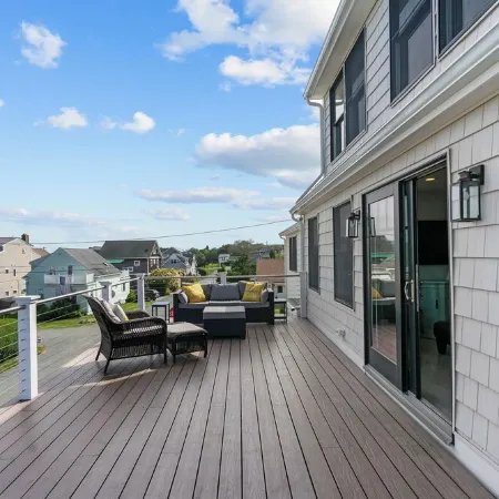 Luxury Water View-Walk to Beach-Central Air 4 Bedroom-Newly Remodeled  sleeps 10 Отели рядом с достопримечательностью «Маяк Пойнт-Джудит»