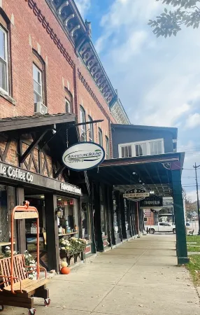 Apartment in the HEART of Ellicottville Village! Отели рядом с достопримечательностью «Watson's Chocolates»