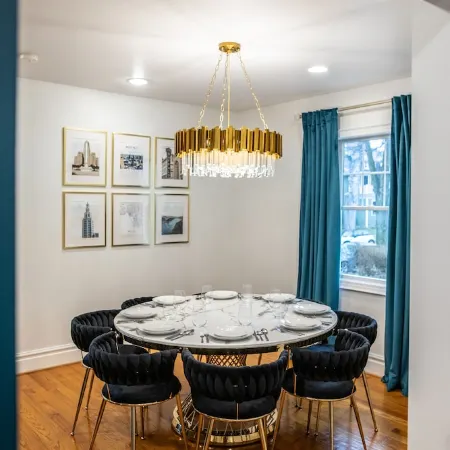 Spacious! Game Room & VIP Lounge, Jungle Rm, Bubble Chairs, Record Player!