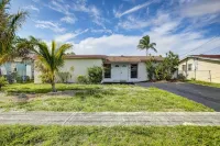 New! Lush Villa w/ Pool and King Bed Sleeps 10..