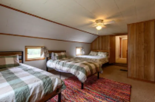 7 Minutes to Gore Mountain Skiing, 4 Bdrm, Sleeps 10