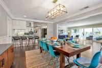 Orange Oasis 🍊- 10min to Disneyland 🎡Spacious Pool home