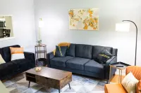 The Orange House - Only 4 Minutes from LU