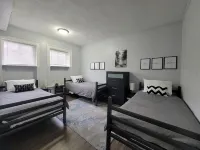 Downtown Ypsilanti 2 bedroom / 1 bath Hotel dekat Eastern Michigan University