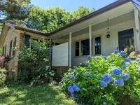 Ridgetop Retreat! 16 miles from Nashville. Quiet property on a dead end street.