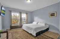 Harvard Home Away from Home , 4Bd/2Ba, Save 10% Weekly, 20% Monthly. Hotel dekat Hibbett Sports